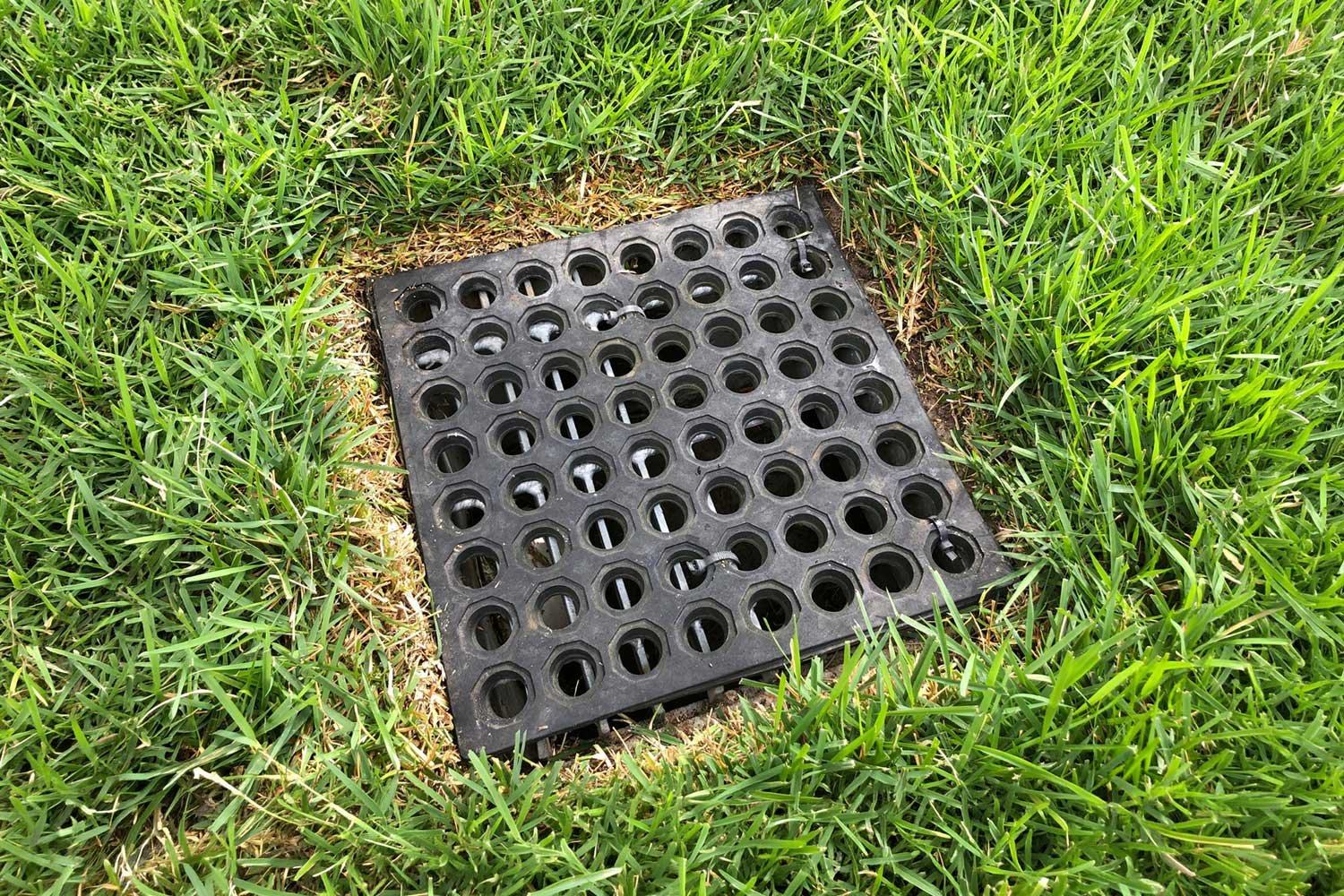 Grating Yard Black
